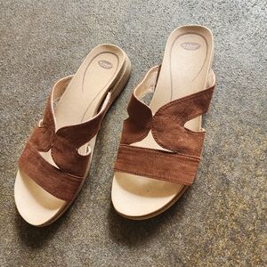 Dr. Scholls comfort sandals in brown. Size 9